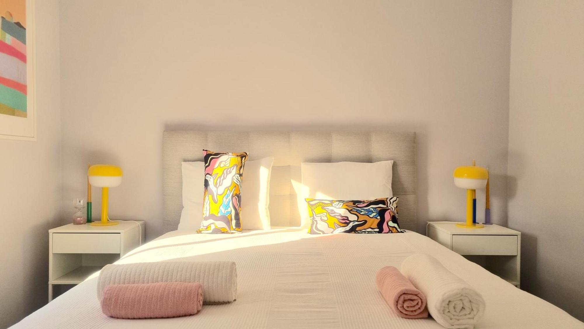 Afonso Galo Guest Apartments IV อัลมาดา ภายนอก รูปภาพ
