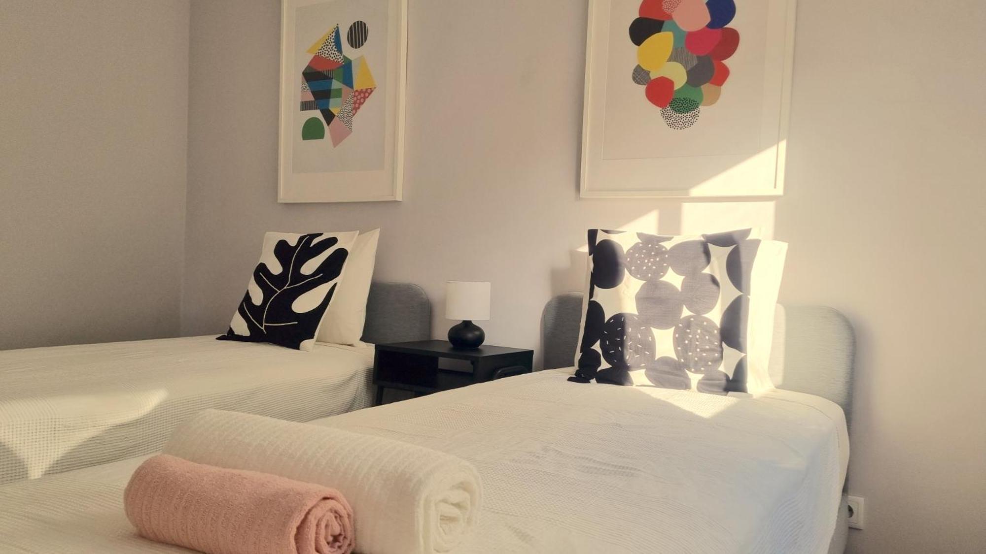 Afonso Galo Guest Apartments IV อัลมาดา ภายนอก รูปภาพ